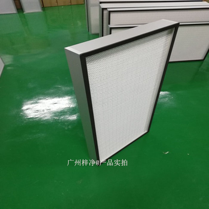 高效過(guò)濾器在潔凈室中的布置是確保室內(nèi)空氣質(zhì)量達(dá)到規(guī)定標(biāo)準(zhǔn)的關(guān)鍵環(huán)節(jié)。